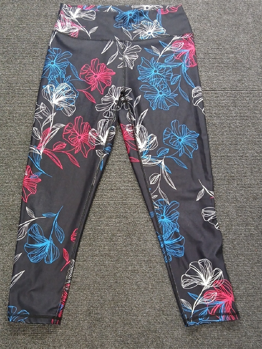 Women's Sz Med. Fabletics Black Floral Active Leggings Blue, Pink, White